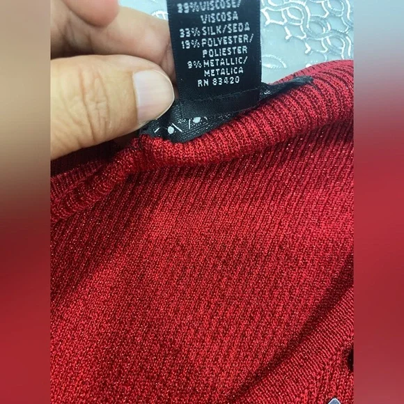 August Silk Red Metállic Sweater size PM shimmer Glam sparkle - Picture 5 of 6